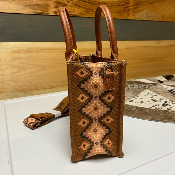 NWT Wrangler Aztec Canvas Tote Bag - Picture 2 of 9